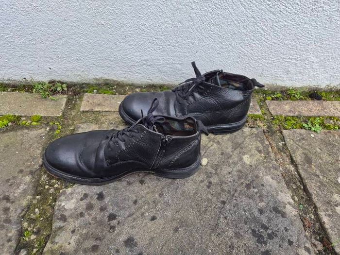 Ambitious Portugal Black Leather Ankle Boots