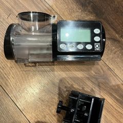 Automatic fish feeder