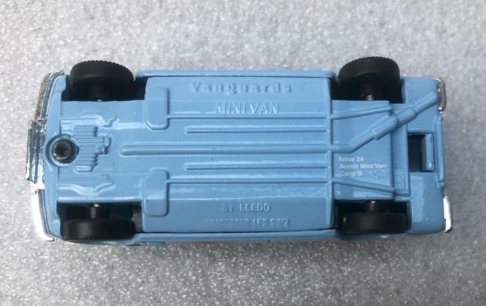 Lledo Vanguards MiniVan 1/43