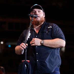 4 x Luke Combs tickets