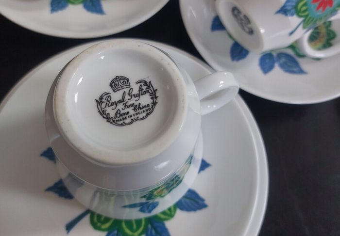 Fabulous Vintage China Set of Four Trios by the Royal Grafton Fine Bone China in Cool Vintage Retro 70s Floral Pattern, Plus a Fifth Duo