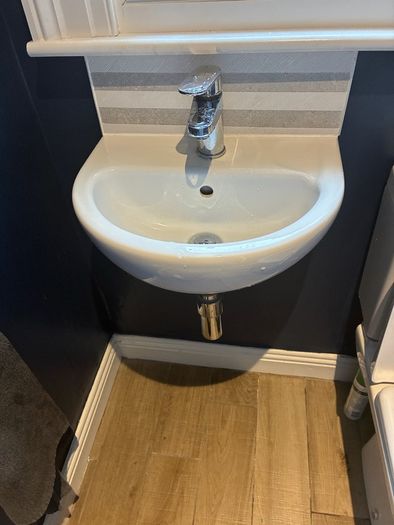 Sink 45cm x 45cm + tap