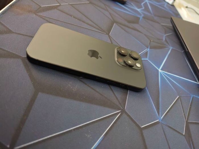 Iphone 16 Pro 256gb with Airpors 2 Pro