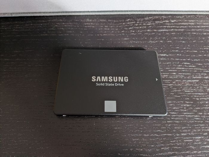 Samsung 860 Evo 2 Tb Sata 2.5 Inch Internal Ssd (mz-76e2t0) Used