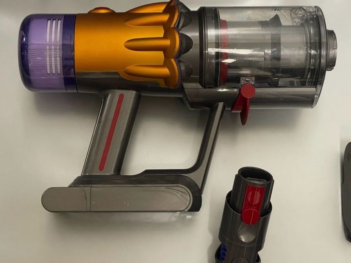 Dyson v12