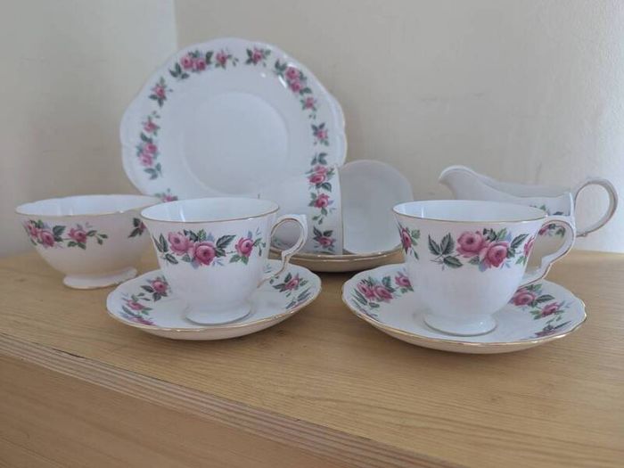 Queen Anne Bone China, tea set for 4 person, contains 11 pcs, including 4 tea cups, 4 saucers, a milk jar, a sugar bowl and a cookie serving plate 22cm. Impeccable conditions, looks like a new one, any scratches, cracks or cips.