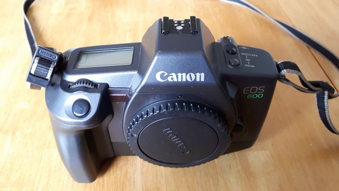 Canon EOS 35mm film camera for sale 700 1000F 5000