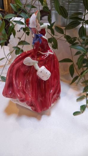 Royal Doulton figurine "Autumn breeze "