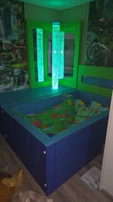 Sensory light up ball pit