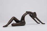 Minimalist Posing Lady - Bronze