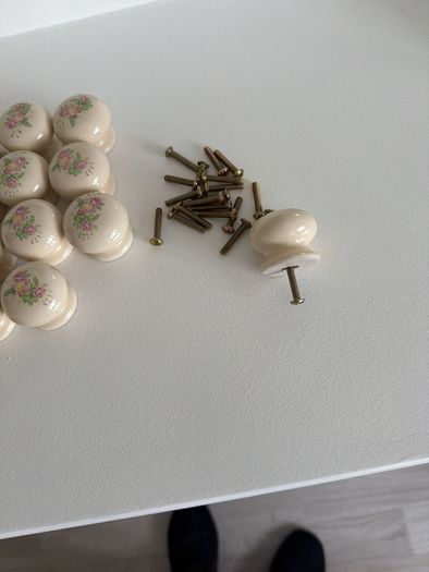 Cream knobs