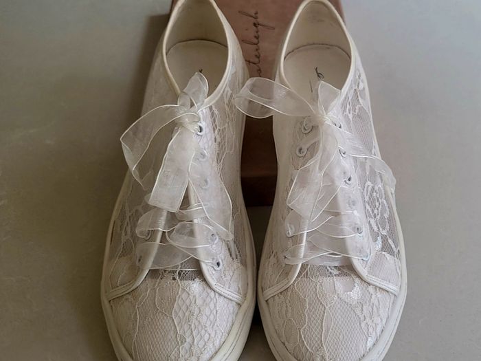 shoes sneakers