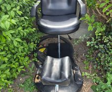pedicure chair in good nick just base needs some minor attention - we've upgraded ours