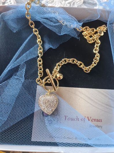 Touch of venus ladies heart necklace