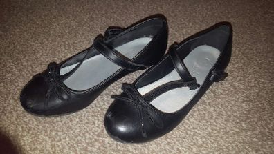 Girls black shoes UK11