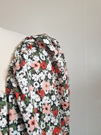 Urban Bliss Ladies Floral Puffed Sleeve Sweetheart Neck Dress Size 10 New With Tags CAN POST