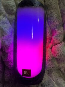 JBL pulse 4 has tiny crack does not affect it at all