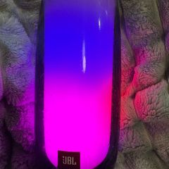 JBL pulse 4 has tiny crack does not affect it at all