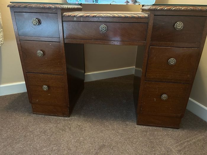 Double bed, bed side lockers & dressing table