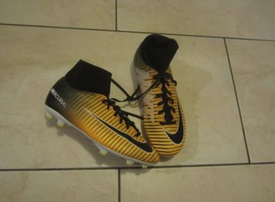 Soccer boots    NIKE   size 5.5
