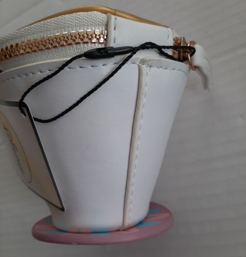 New With Tags disney chip cup with zip opening