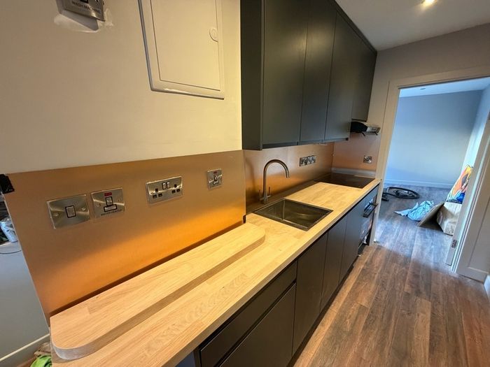 Carpenter Handyman kitchen fitter Flat pack specialist