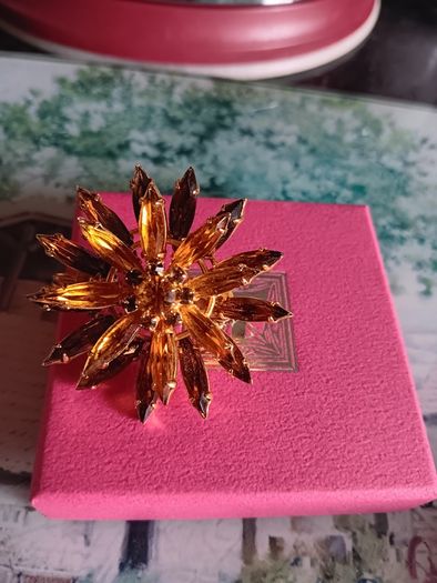 Vintage style brooches