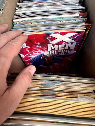 Marvel & DC Long Comic Box w 300 comics for Sale