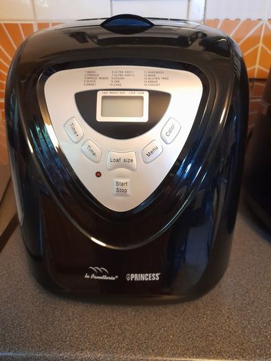 Breadmaker machine