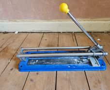 Small tile cutter
