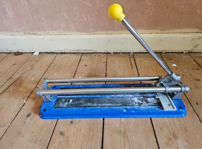 Small tile cutter