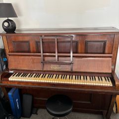 Upright piano