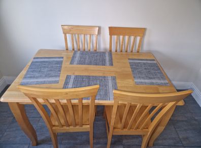 Kitchen Table and 4 chairs for Sale in very good condition