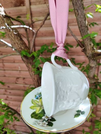 Bird feeder