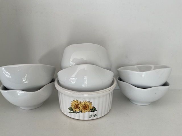 SUNFLOWER RAMEKIN Low-low.  With 6 fluted serving dishes for preserves. Total 7 items.