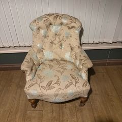 Victorian Style Button Back  Armchair  Solid Wood Legs with Castors