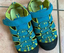 Kids sandals
