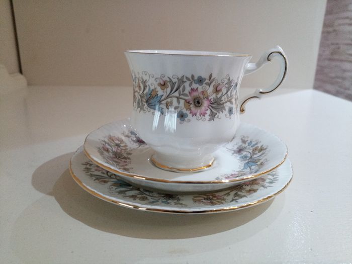 Vintage Tea Trio / Set Paragon Meadowvale Bone China