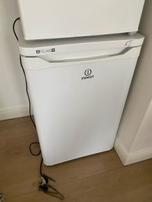 Freestanding freezer