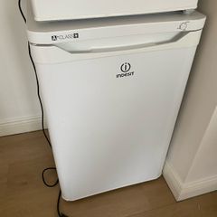 Freestanding freezer