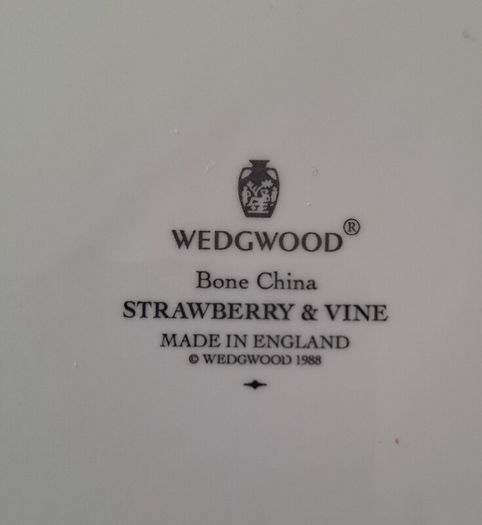 Wedgwood Strawberry & Vine Tea Set