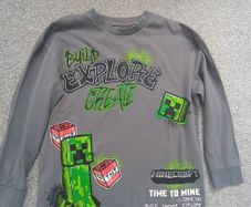 boy's long sleeves top. Age7/8