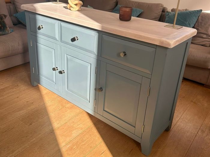 sideboard / dresser