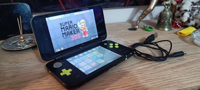 Nintendo New 2DS XL - Black and Lime Green