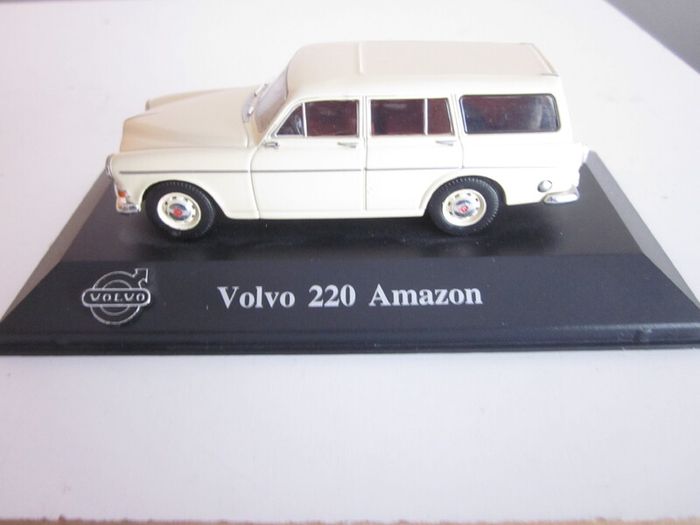 Volvo 220 Amazon White 1962 1/43 Diecast Model Car