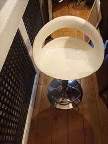 Bar stool