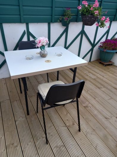 garden table and chairs with cushions