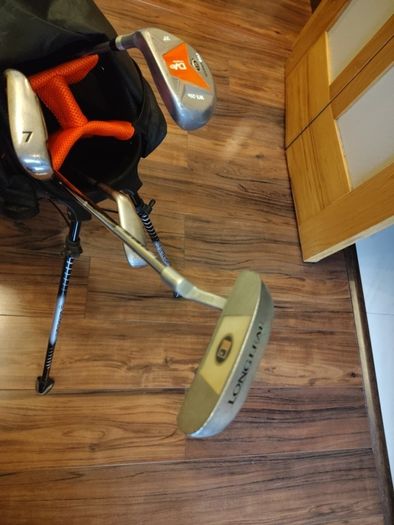 US kids golf ultralight set 4 clubs, right hand. 51". Good condition.