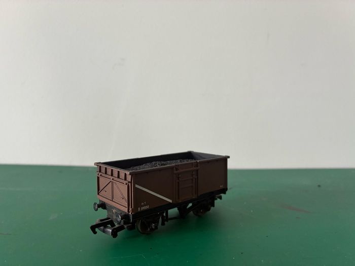 Mainline 37424 OO Gauge Hopper.