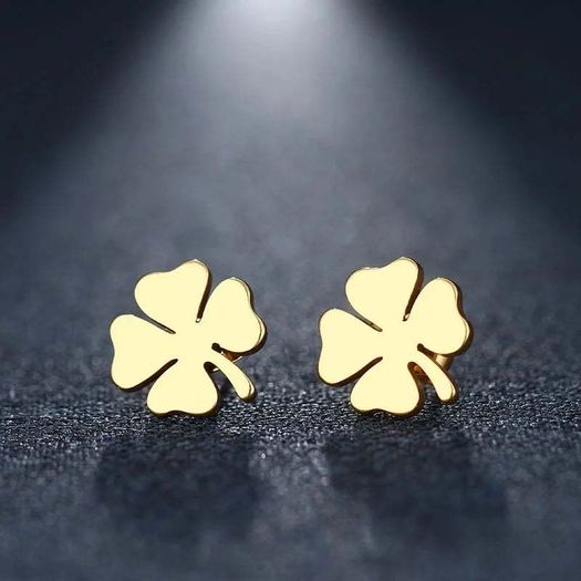 Jewelery with a clover